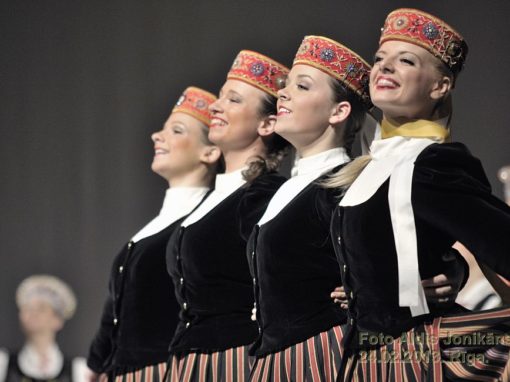 XV Deju svētku deju kolektīvu skate. Kur Tu augi, daiļa meita 2013
