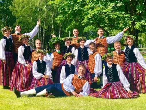 XII Latvijas skolu jaunatnes dziesmu un deju svētku tautas deju lielkoncerta “Saule vija zelta rotu” repertuāra modelēšanas koncerts